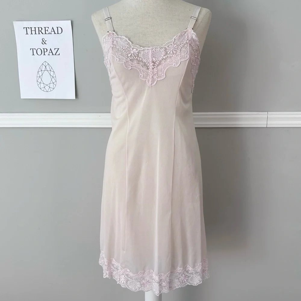 Vintage 60s Nylon Lace Slip Nude Peach Small - Picture 2 of 9